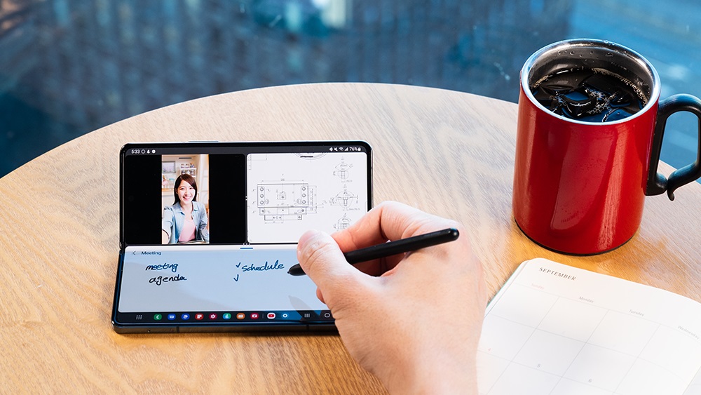 Utilisez le S Pen pour travailler avec précision et rapidité sur votre Samsung Galaxy Z Fold 4